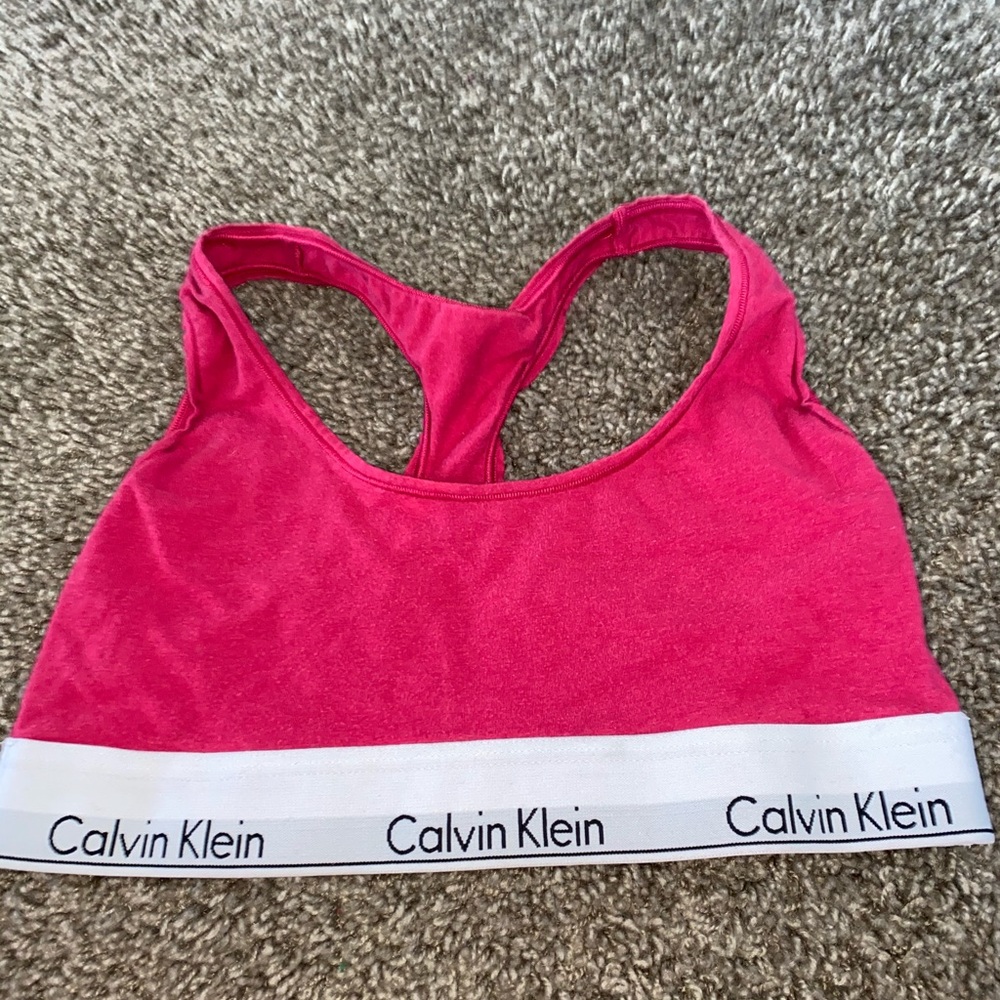 sports bra